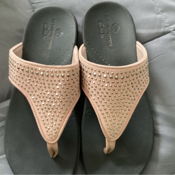 Clarks Cloudsteppers Size 8. -2 - Picture 2 of 4